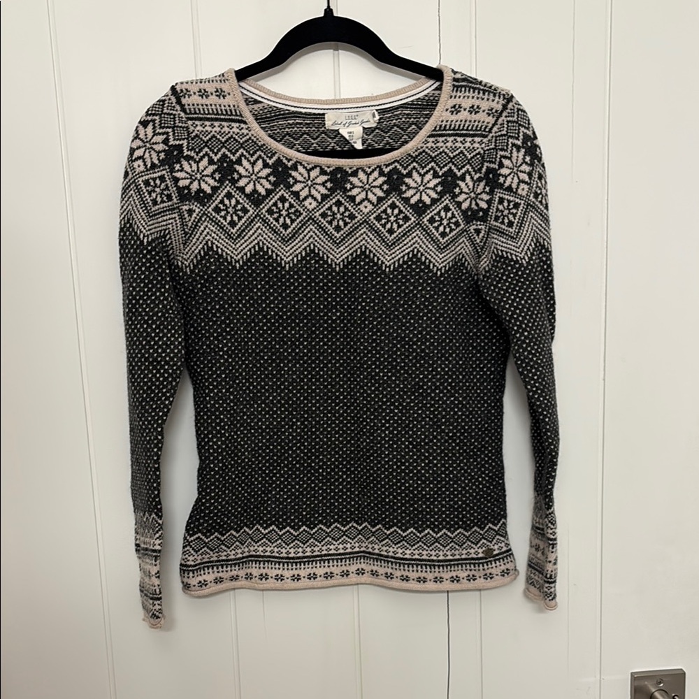 Women's Black and Cream Patterned Sweater
